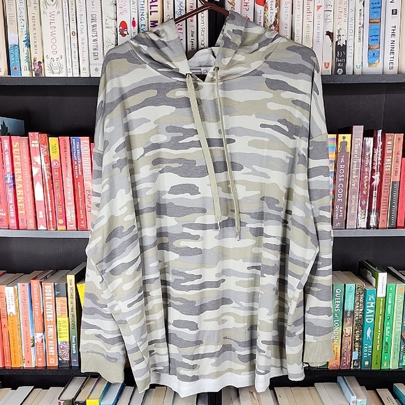 C&C California Tops - C&C California Gray and Cream Knit Top